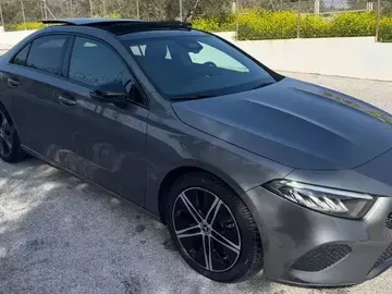 Auto: Mercedes Benz A180 Sedan Sunroof