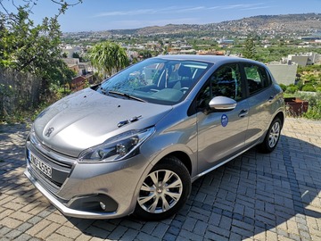 Cars: Peugeot 208