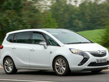 Cars: Opel ZAFIRA tourer